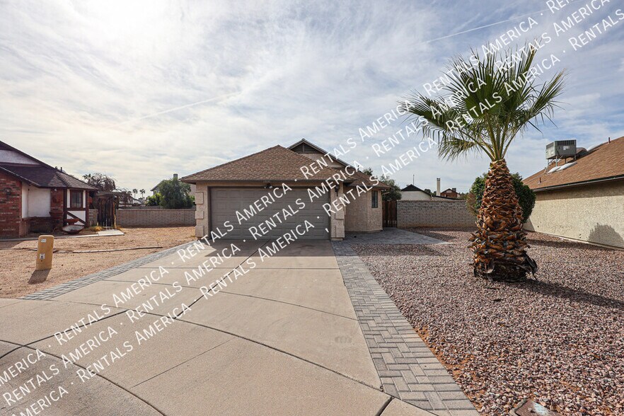 Building Photo - 1631 E Javelina Cir