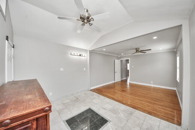 Building Photo - 602 Fostoria Ln