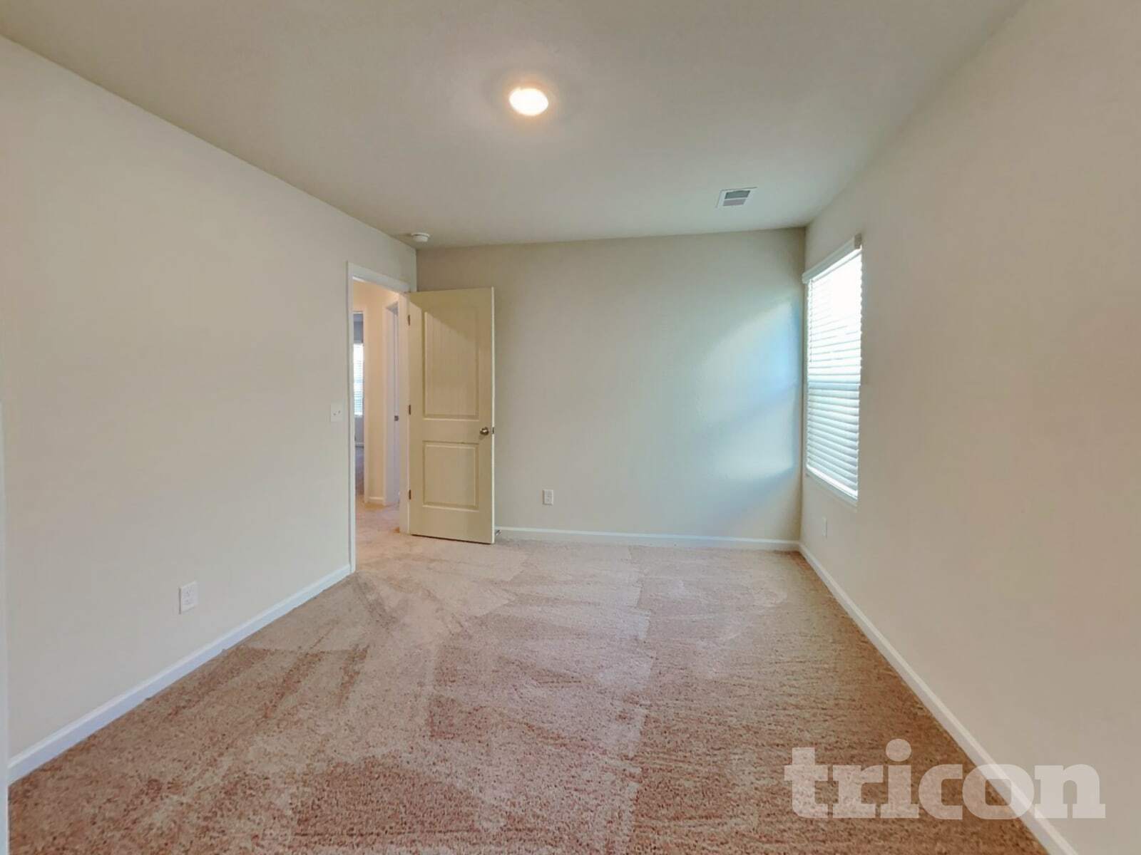 Building Photo - 2136 Southlea Dr