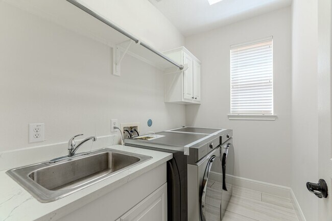 Building Photo - 7 Stickley Ct