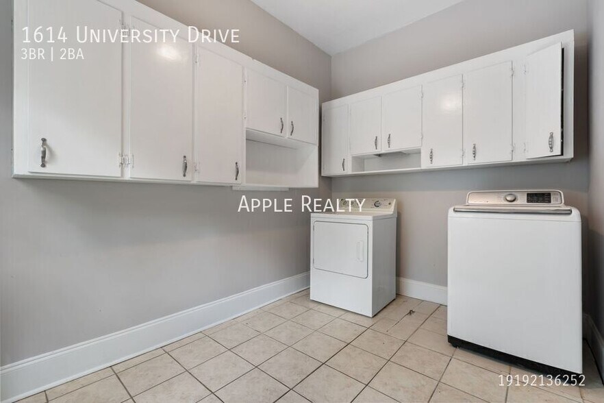Building Photo - 1614 University Dr