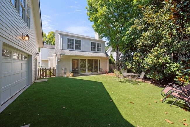 Building Photo - Luxury unfurnished 4BR/4.5BA Tudor in Belle Meade Links.