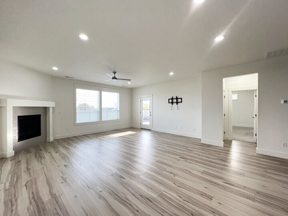 Building Photo - 2370 W Herron Ridge Dr