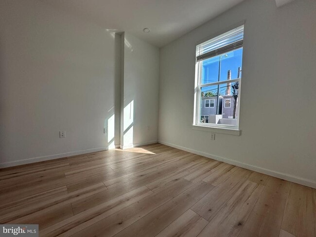 Building Photo - 1925 H St NE