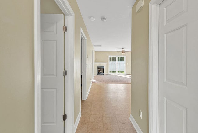 Building Photo - 188 Pine Hollow Rd