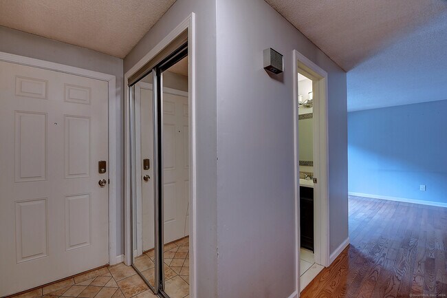 Building Photo - 28 Dutton Pl Way