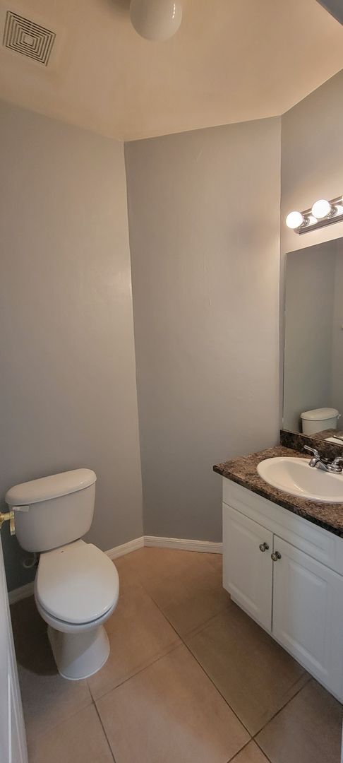 Building Photo - 1571 NW 29 Rd