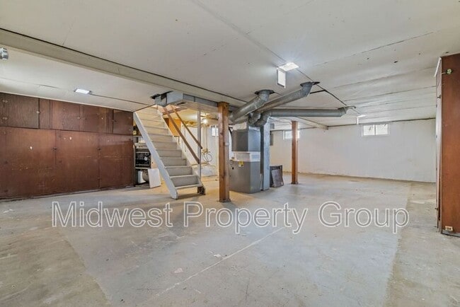 Building Photo - 405 Cameron Rd