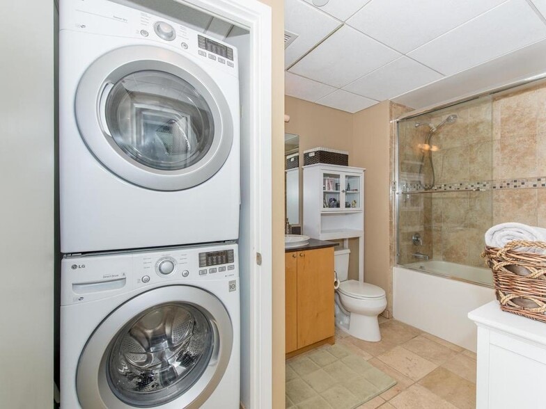 Building Photo - 8161 33rd Ave S