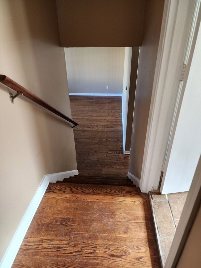 Building Photo - Beautiful 3 Bedroom 2 Bathroom Home