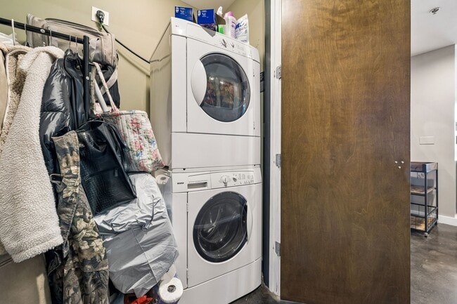 Building Photo - 1510 Demonbreun St