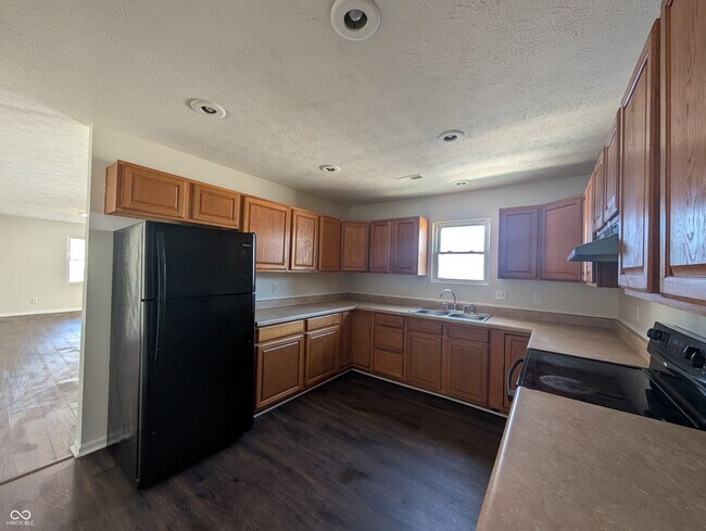 Building Photo - 451 W 26th St