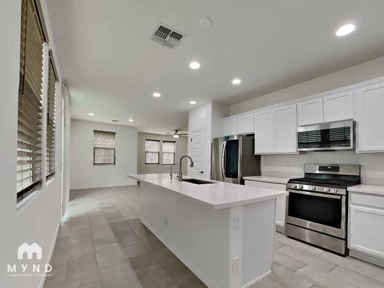 Building Photo - 14238 W Hackamore Dr.