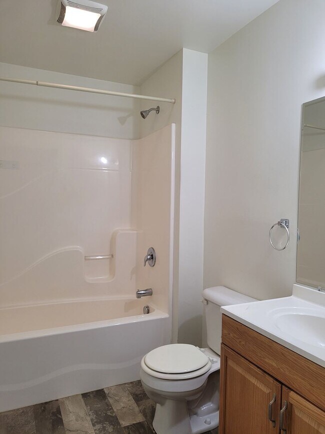 Building Photo - 1419 Doron Dr