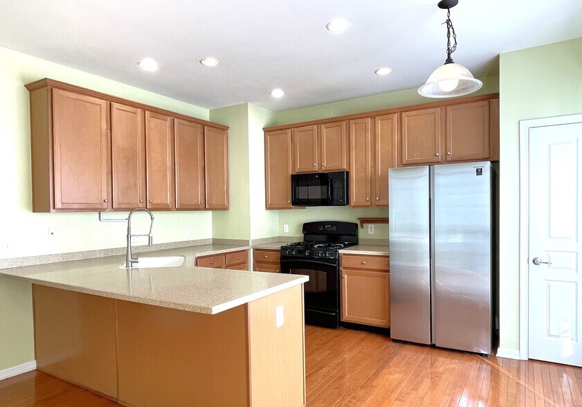 Building Photo - 268 Baxter Dr