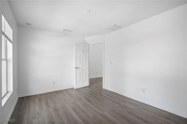 Building Photo - 4646 15th St SW