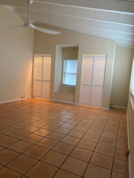 Building Photo - 1117 SW 15th Ave