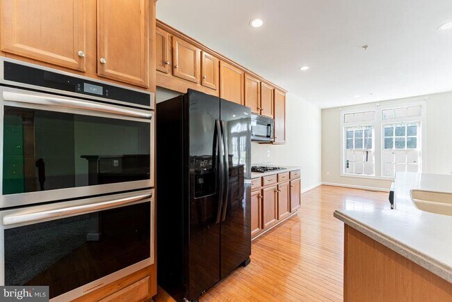 Building Photo - 3874 Carriage Hill Dr