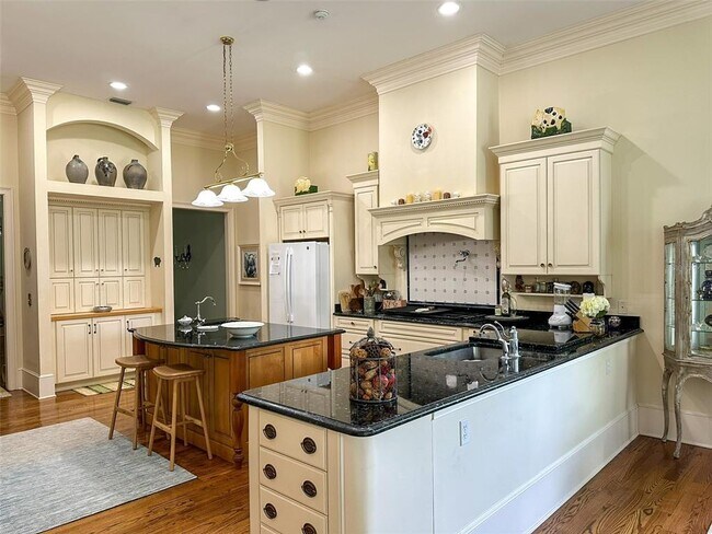 Building Photo - 6425 NW 202nd Pl