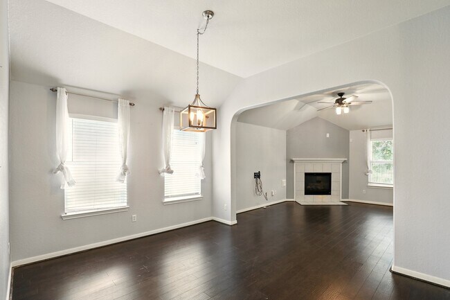 Building Photo - 303 Burris Park Dr