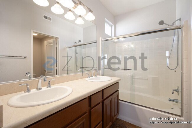 Building Photo - 3048 Beachwood Blf Wy