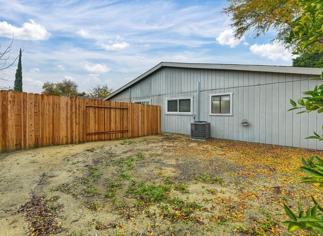 Building Photo - 6340 Sorrell Ct