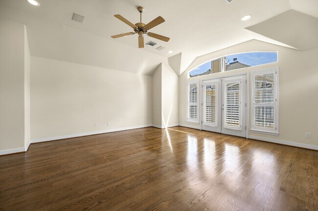 Building Photo - 3307 W Lamar St