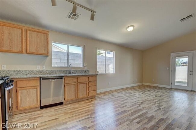 Building Photo - Gorgeous 1 story Home