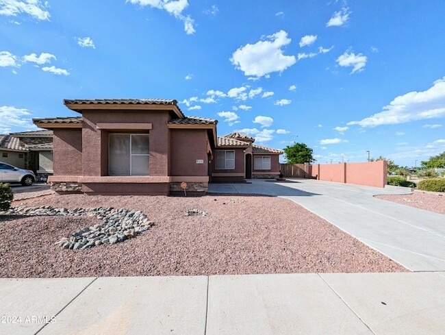 Building Photo - 1530 E Branham Ln