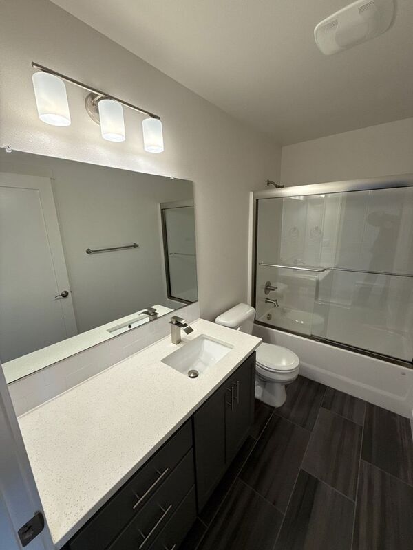 Building Photo - 5913 Blue River Dr SE