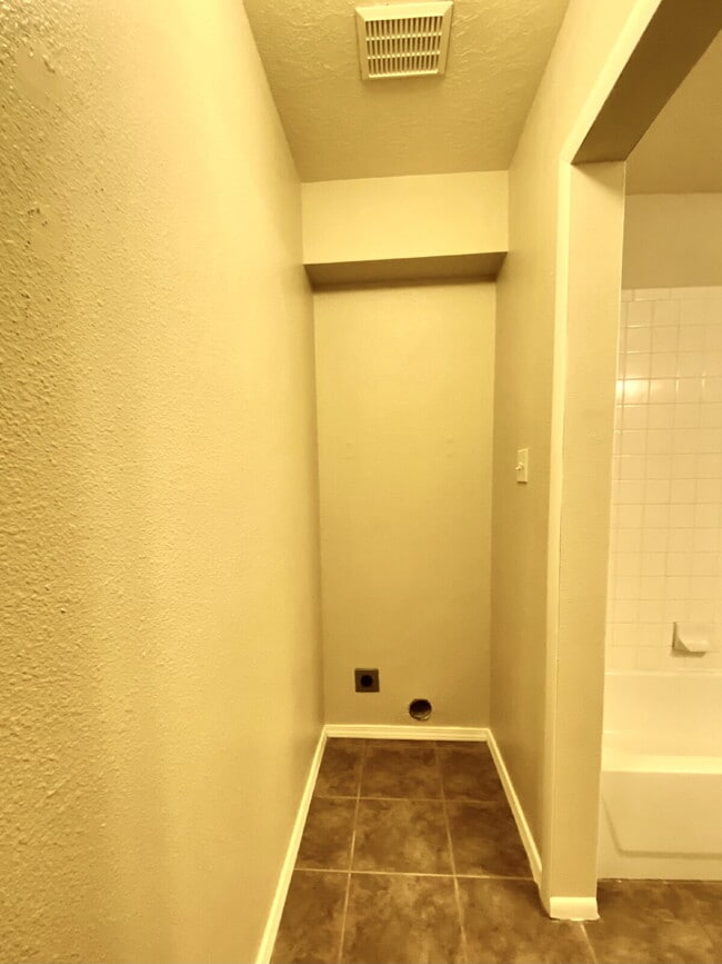 Building Photo - 2BR/1Bath - 4 Plex in Rio Rancho