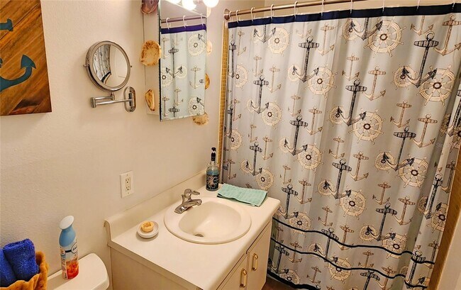 Building Photo - Adorable 1/1 condo with dock and amenity community