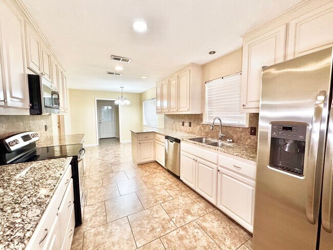 Building Photo - 1323 Tamari Dr