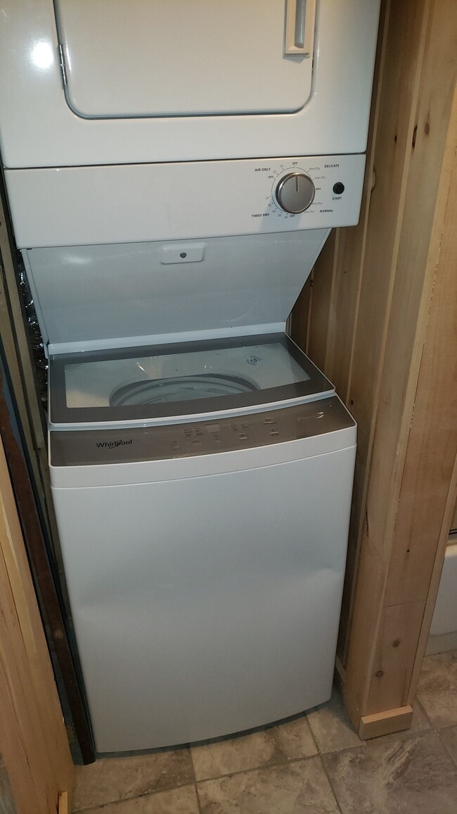 Building Photo - 93 Sumner Rd