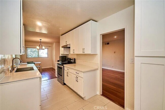 Building Photo - 2386 E Del Mar Blvd