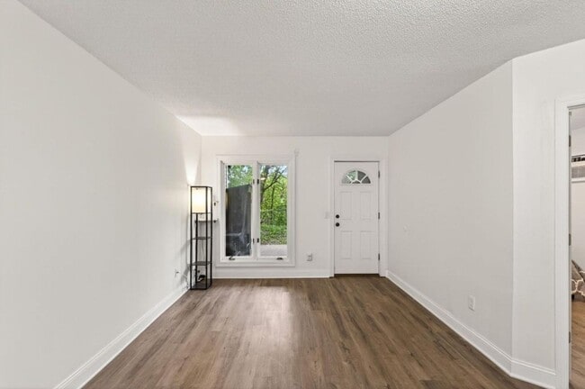 Building Photo - Newly Remodeled 2Bed 1Bath Townhome in Prior Lake!