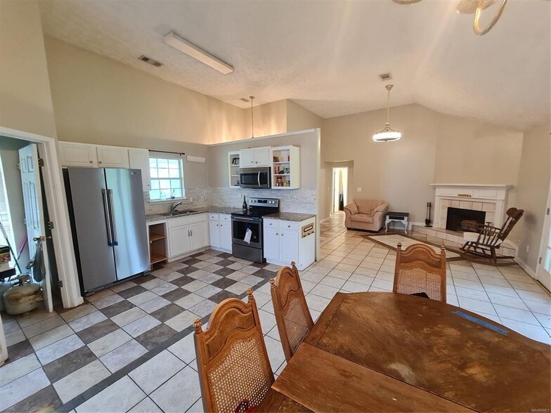 Building Photo - 123 Meadowview Dr