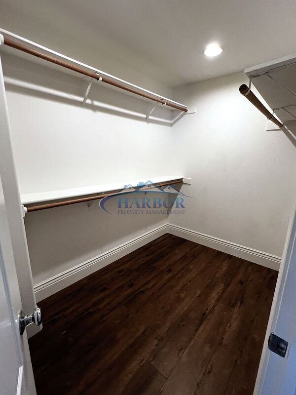 Building Photo - 2405 Vanderbilt Ln