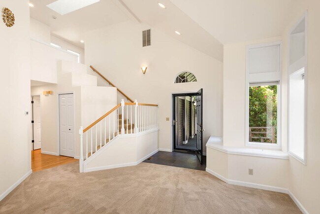 Building Photo - Updated Issaquah Home in Klahanie Neighborhood