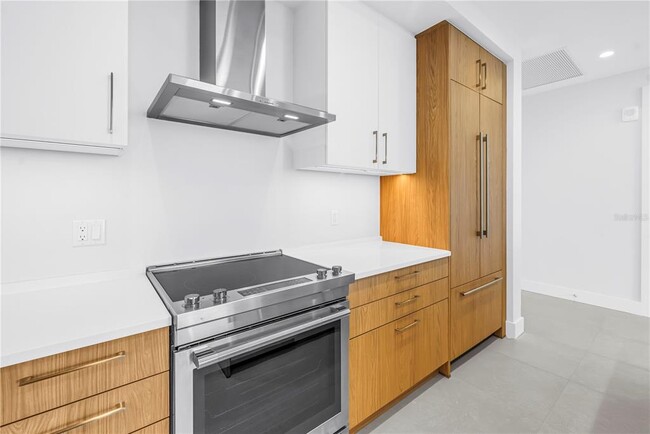 Building Photo - 275 1st Ave S