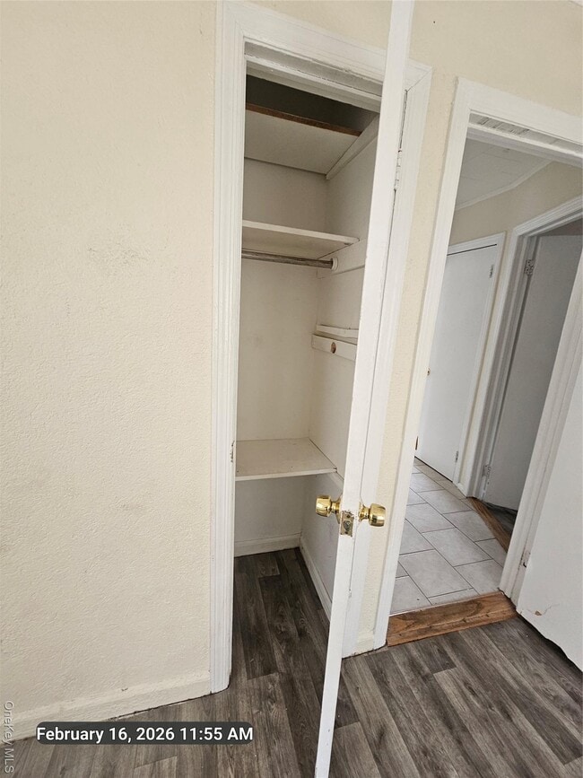 Building Photo - 118 Oak Ave