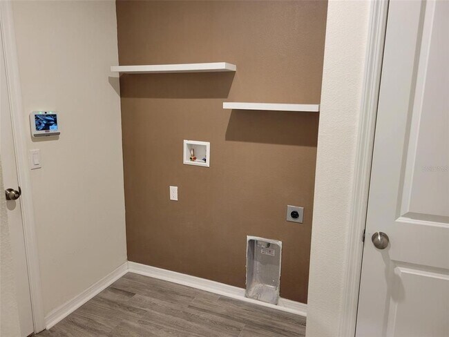 Building Photo - 3935 Fescue St