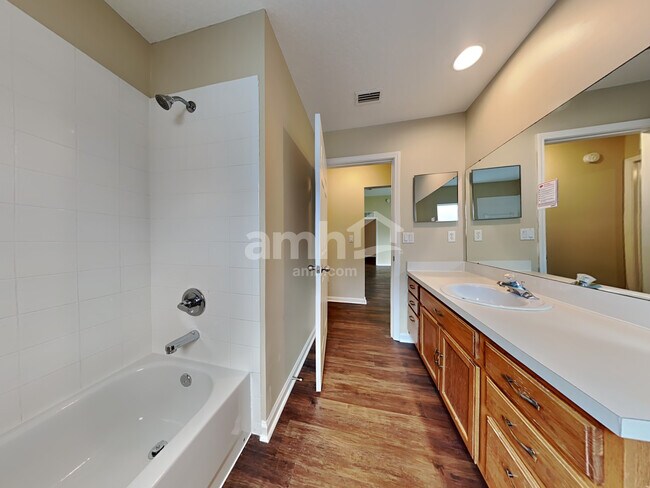 Building Photo - 8227 Stelling Dr