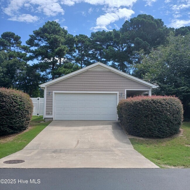 Building Photo - 4999 Glen Cove Dr SE
