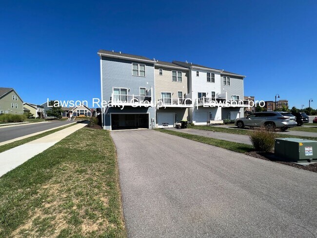 Building Photo - Upscale and Spacious Daleville Townhome
