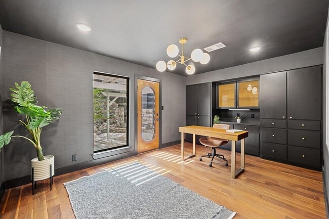 Building Photo - 7518 Stonecliff Dr