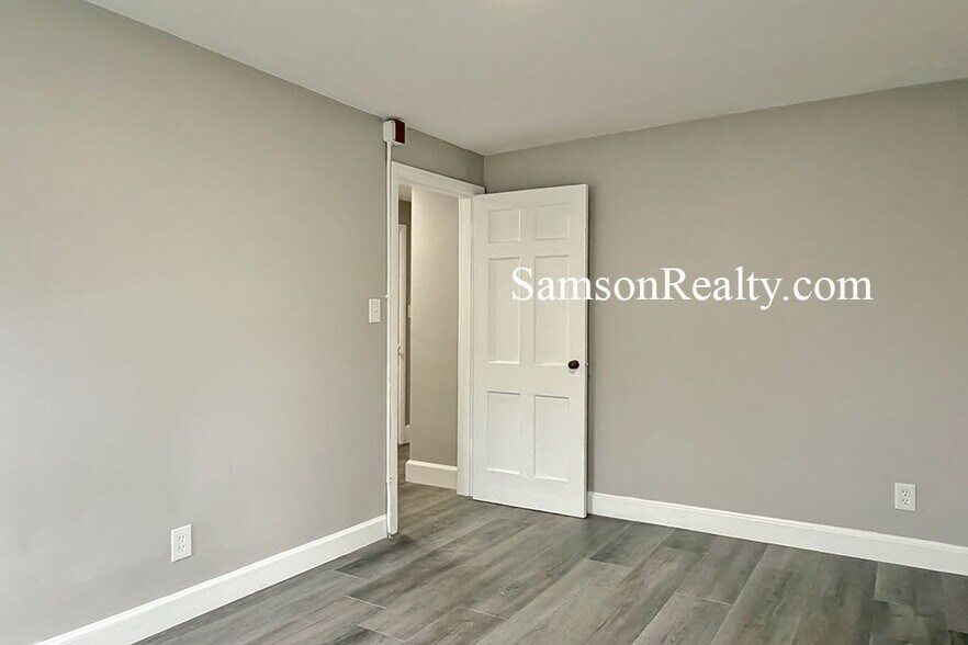 Building Photo - 41 Jenckes St