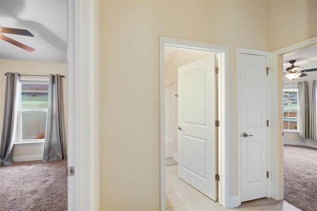 Building Photo - 1130 Sabine Ln