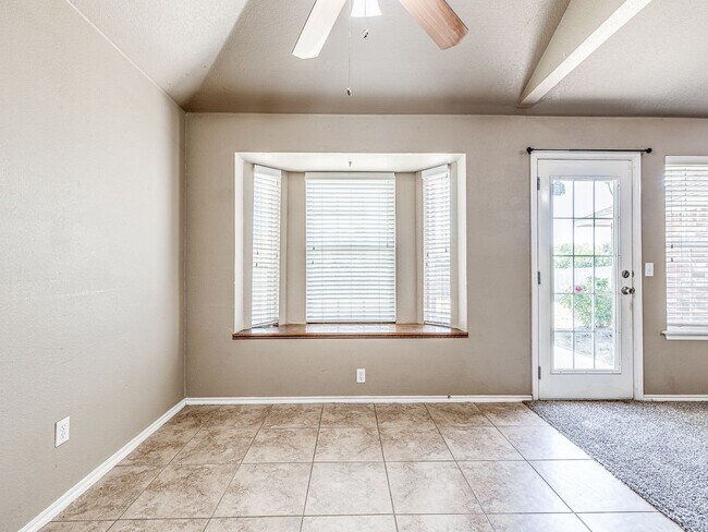 Building Photo - 1104 Westridge Dr