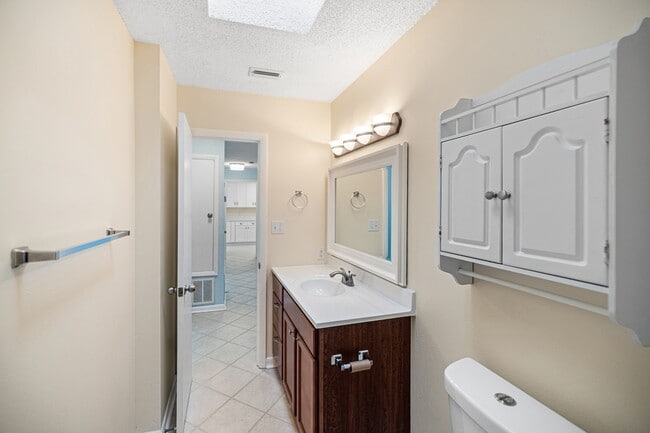 Building Photo - 349 Primrose Cir